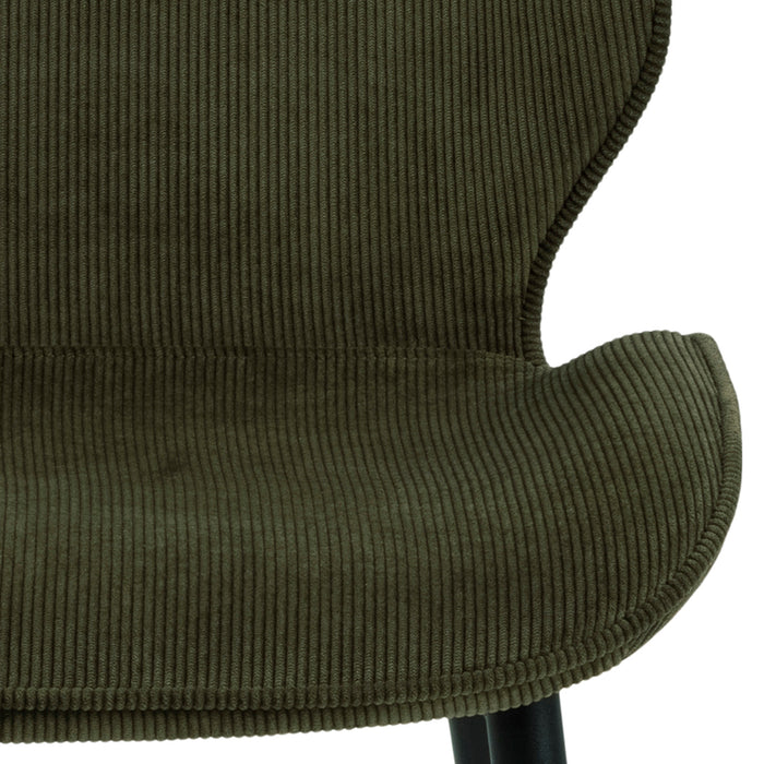 Nagano Round Dining Table in Oak Included 4 Femke Dining Chair in Olive Green