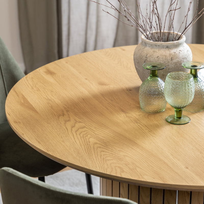 Yale Dining Table in Oak Included 4 Adele Dining Chair in Light Brown Fabric