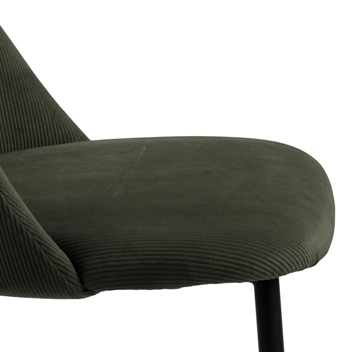 Yale Dining Table in Oak Included 4 Ines Dining chair in Olive Green
